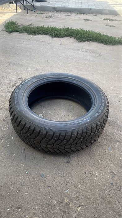 Продам комплект зимних шин 215/55р17
