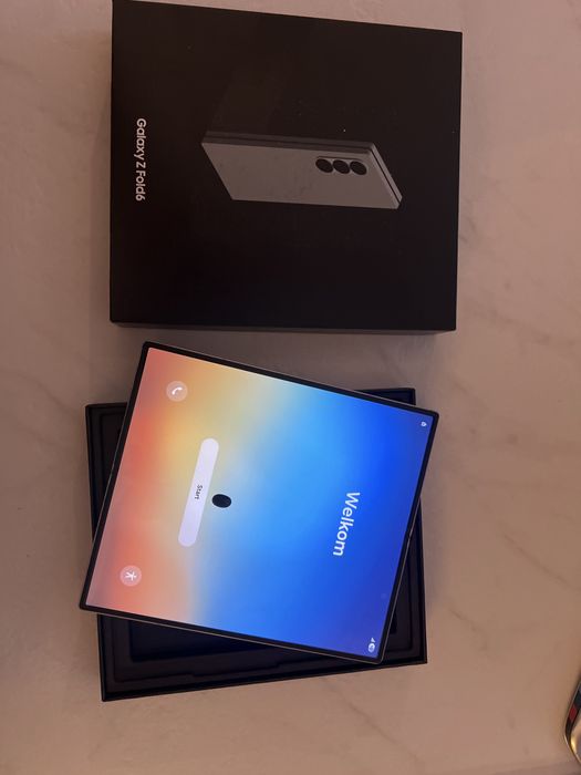 Samsung Fold 6 256 gb / pata neagra pe ecran