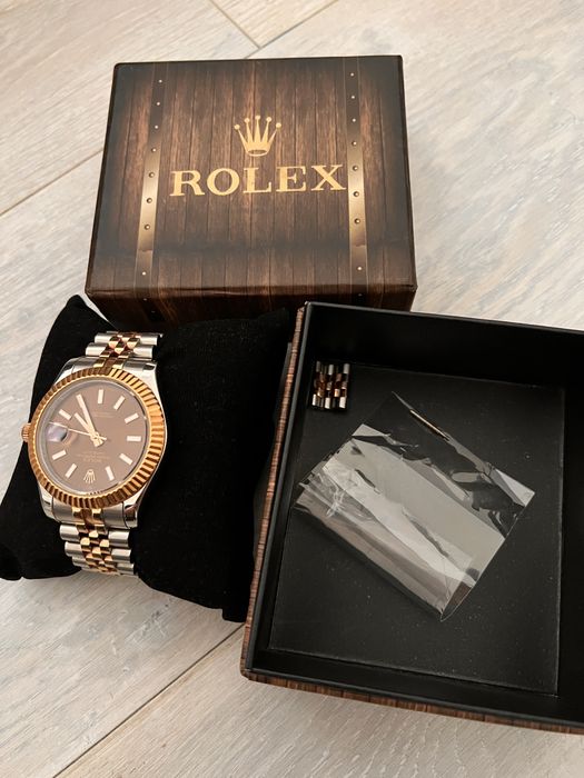 Ceas rolex  de vanzare !Ceasul vine cu carcasa!