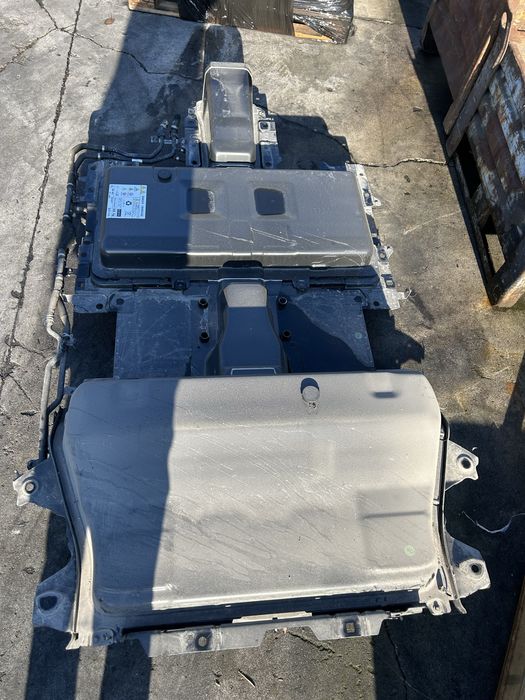 Продавам електрическа батерия за Пежо 2008