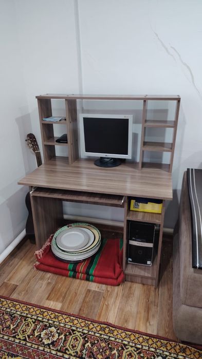 Продам компьютерный стол