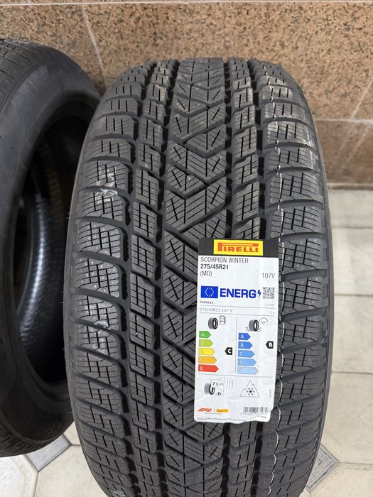 Pirelli scorpion 275/45 R21