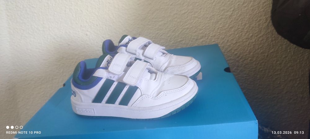 Продавам детски маратонки Adidas