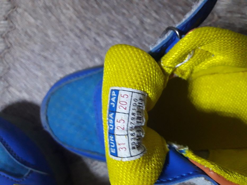 Продам кроссовки