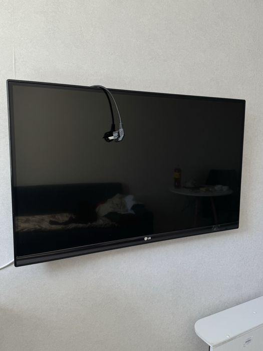 Телевизор LG42LM640T