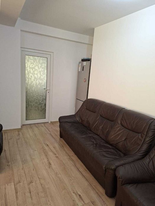 Inchiriez apartament 3 camere