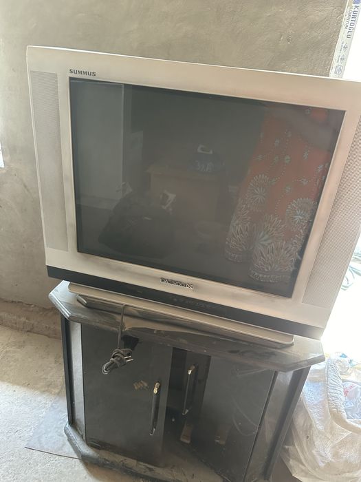 Продам срочно телевизор