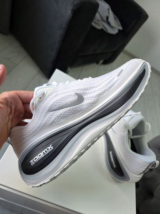 Nike Vomero Plus – Mărimea 42 | Noi, nepurtați