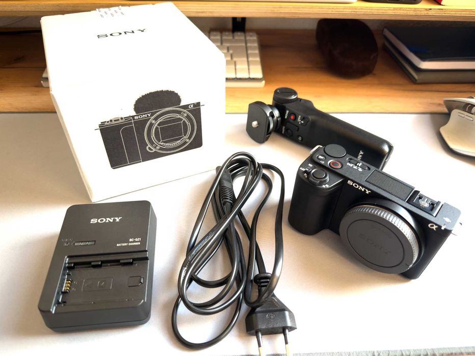 Sony ZV-E10 II + аксесоар Sony GP-VPT2BT + Sony станция за зареждане на батерии