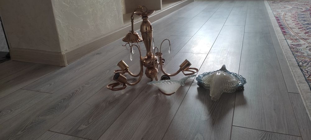 Продам люстру 13000тг