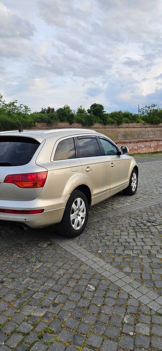Se vinde Audi Q7