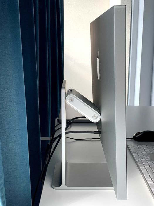 Monitor Apple Studio Display 27", 5K Retina, Thunderbolt (Stand Tilt and Height Adjustable)