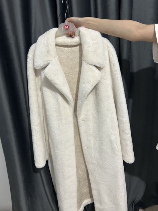 Эко-шуба белая, французская длина, как новая (надета 2 раза)