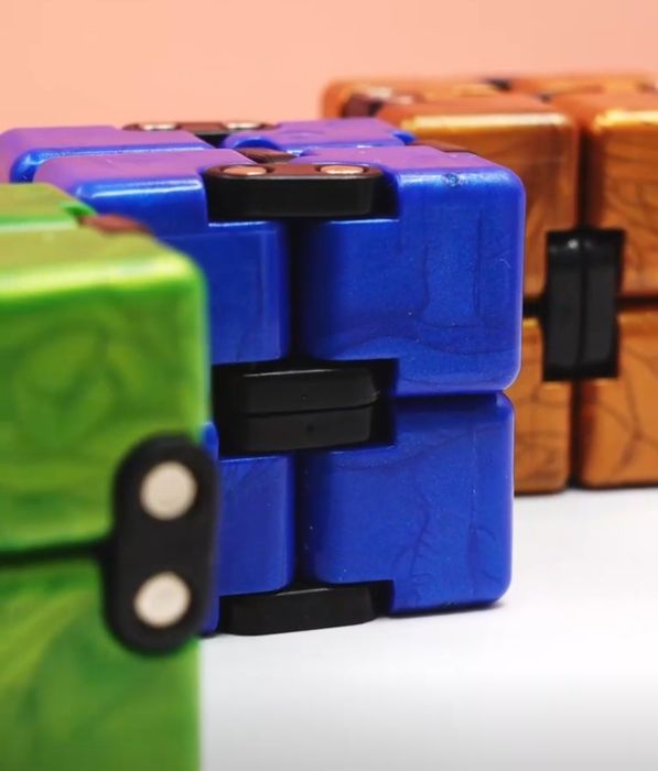 Бесконечный кубик