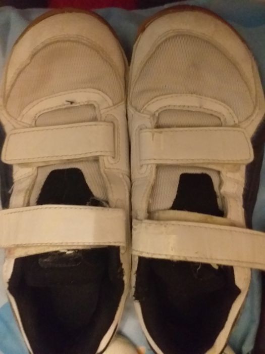 Vănd adidași mărimi diferite .