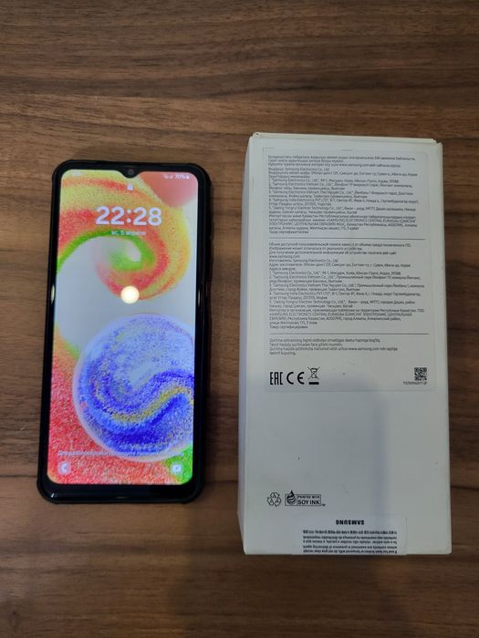 Самсунг А04 почти новый