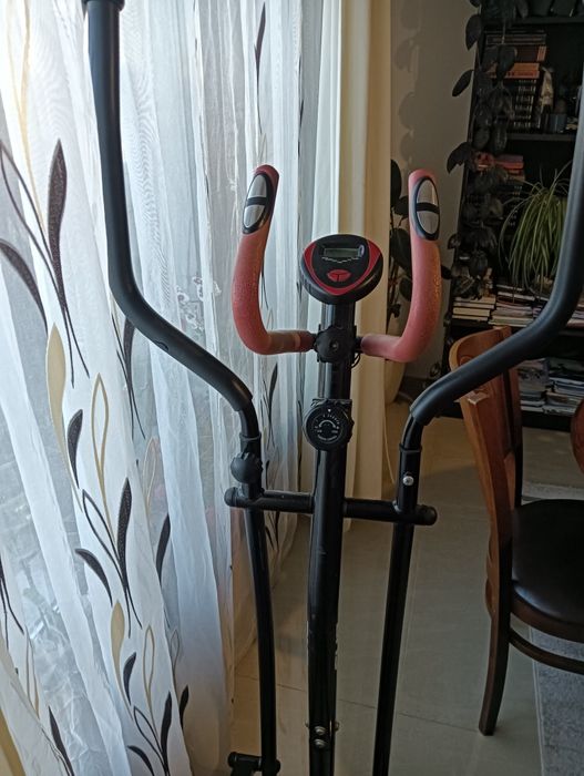 Vând bicicleta eliptica