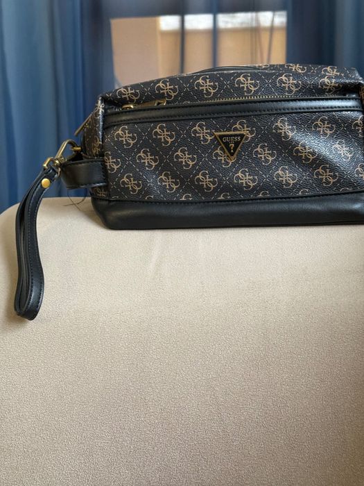 Чантичка/несесер унисекс Guess