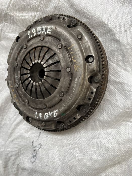 Volanta ambreiaj placa presiune pt 1,9 diesel 105 cp bkc bxe 2005 2009
