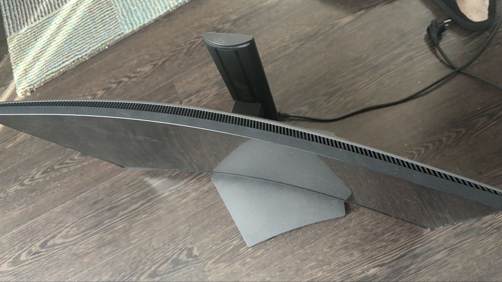 Monitor Dell curbat LED VA 31.5”, WQHD, Display Port, 165Hz, Freesync