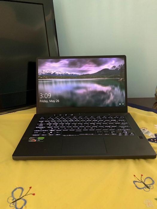 Vând laptop Asus Rog Zephyrus G14