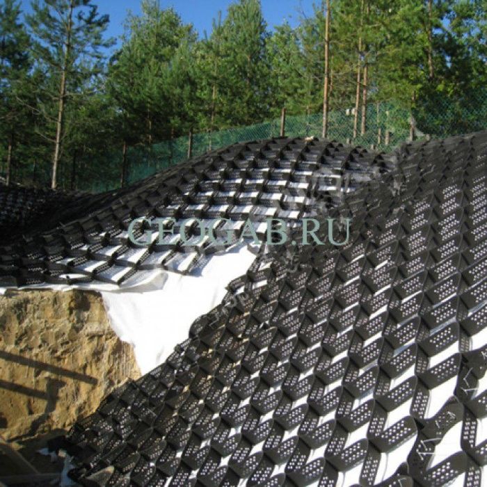 Геоячейка виде двухмерной или трёхмерной сетки