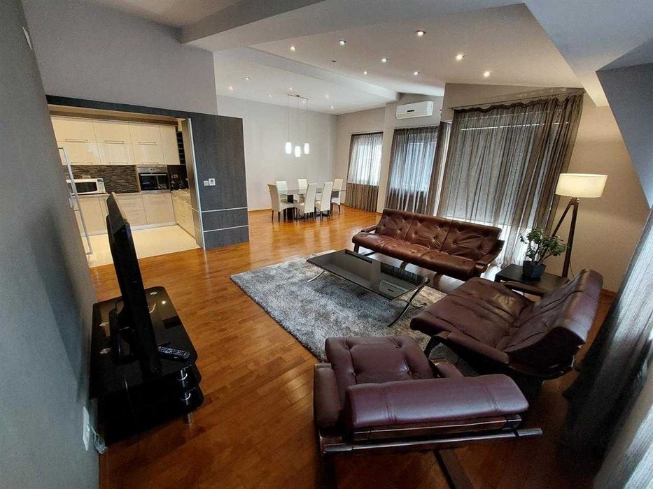 Дава се под наем Тристаен апартамент в Пловдив, Център - 92 кв.м за 453.9 € - Снимка #2