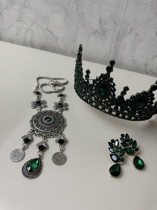 Национальные ансамбли для невест с украшениями