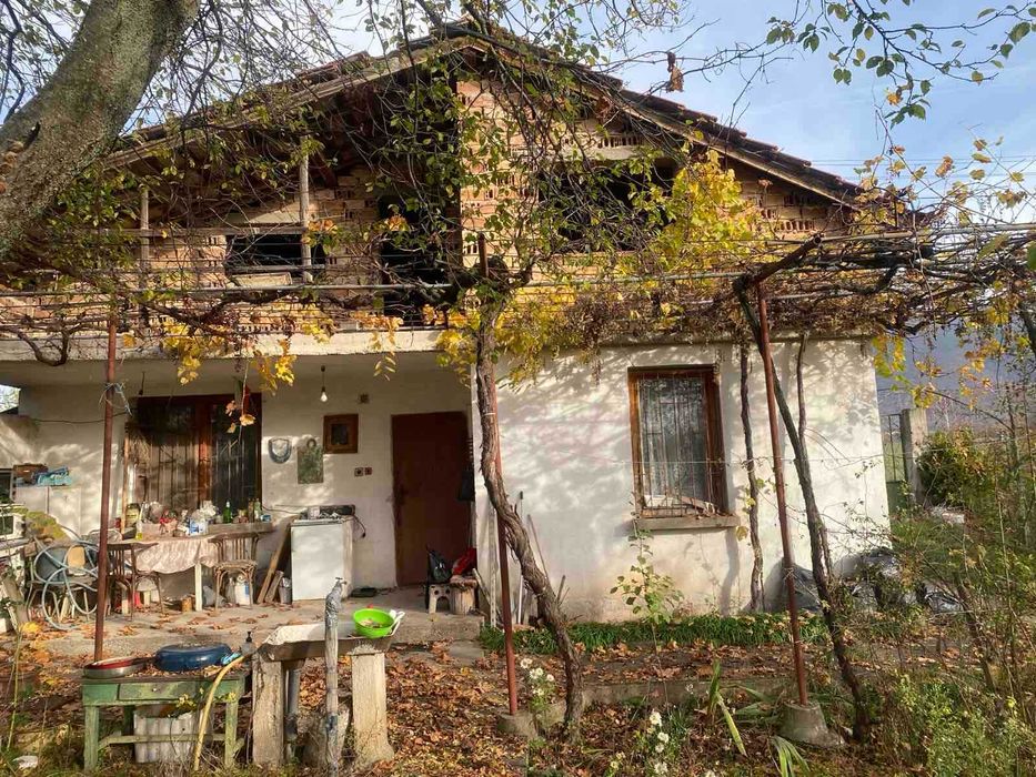 КЪЩА с РЗП 70 кв.м., двор 1300 кв.м., село Столетово