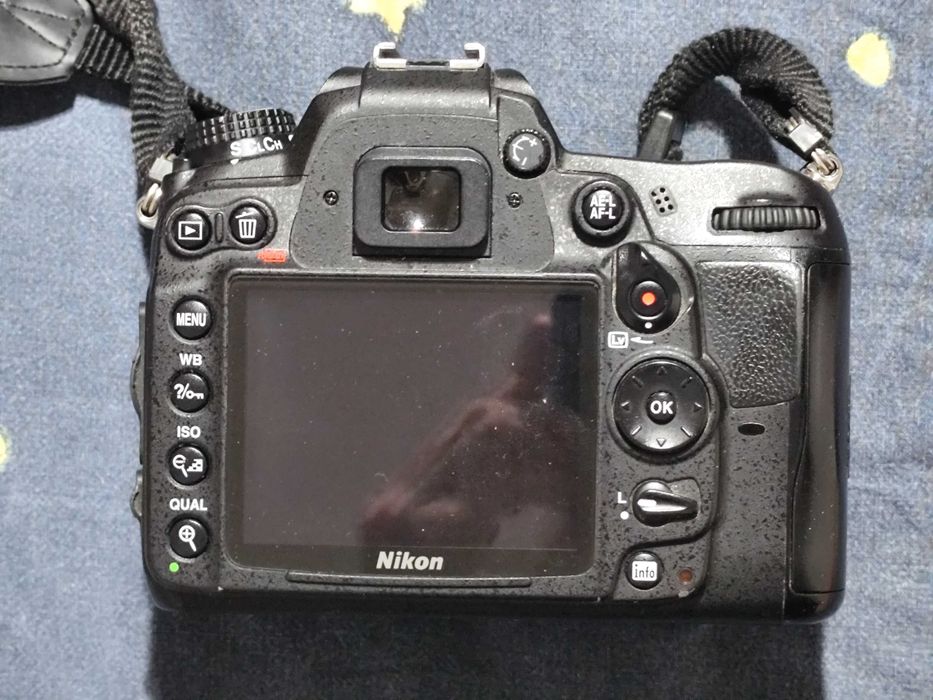 Фотоапарат „Nikon“ с три обектива
