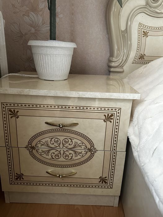 Продается спальная гарнитура