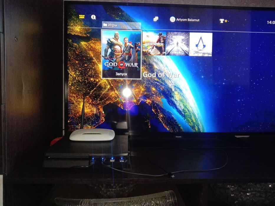 Консоль Плейстейшен 4.