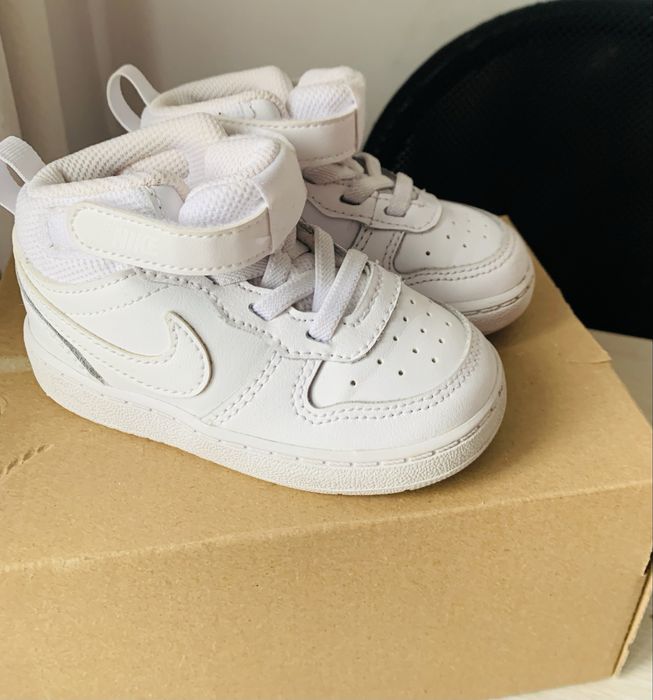 Adidasi Nike-marimea 22