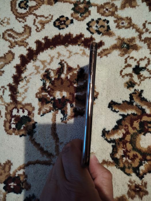 Айфон XS 64гб Акб 77 процентов.