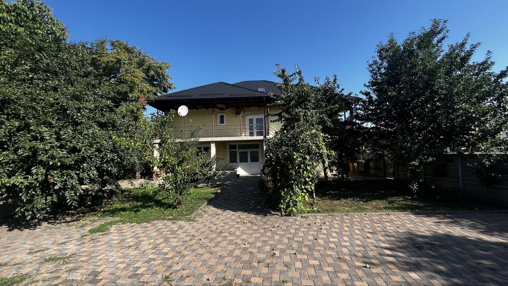 Casa cu spatiu comercial pascani