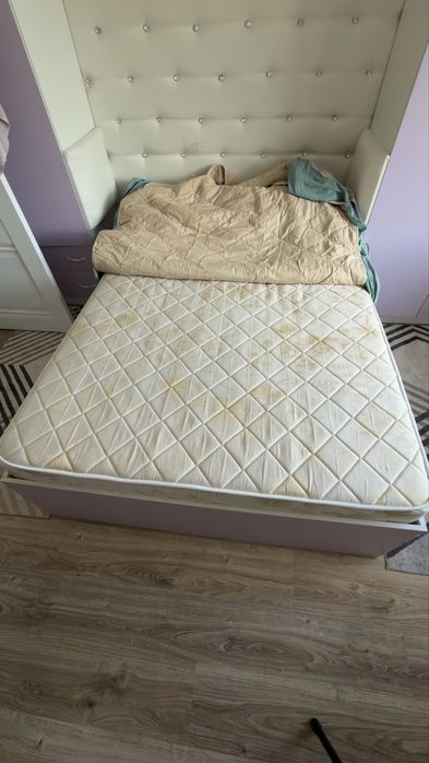 Продам кровать 140*200 с матрасом