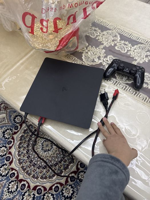 Playstation 4 slim