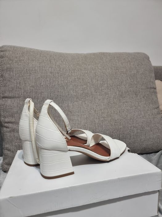 Sandale albe, mărimea 38 firma Next