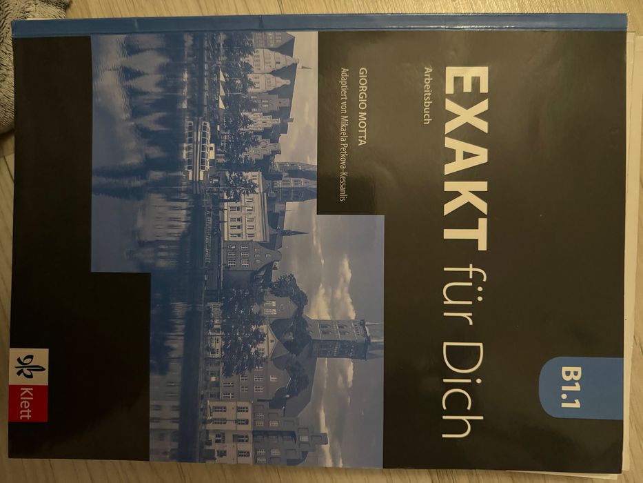 Продавам Учебници по езици
