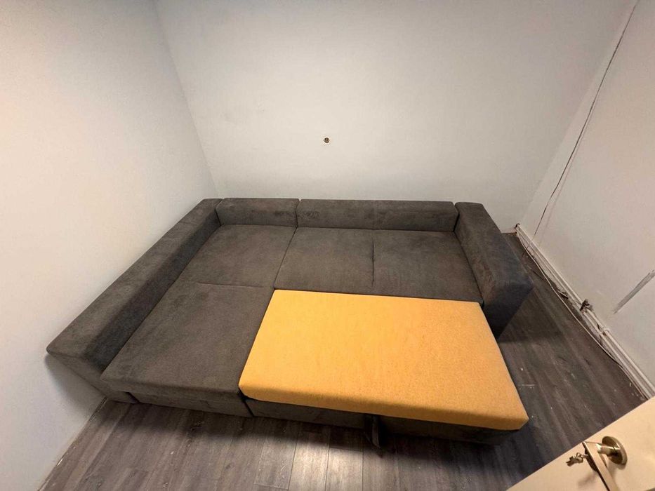 Vând colțar extensibil  cu spațiu de depozitare Laguna.