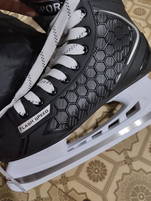 Продам новые коньки