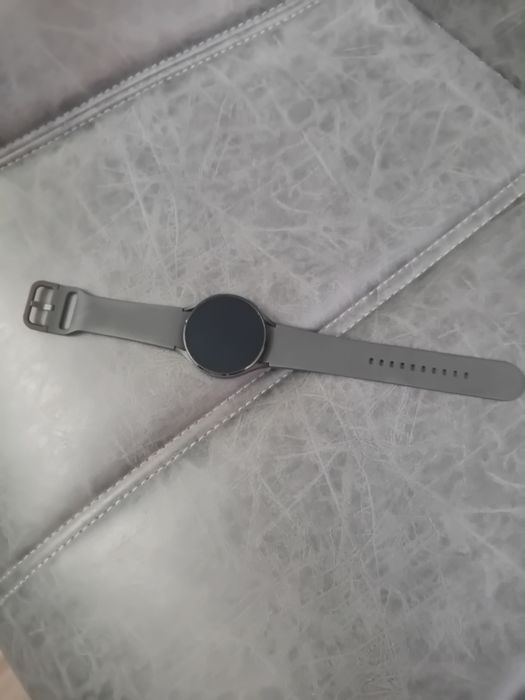 Samsung Galaxy Watch 5 40mm черен 
Samsung Galaxy Watch5 40mm – Черен,