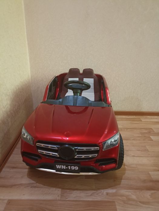 Детская машина на пульт управлении