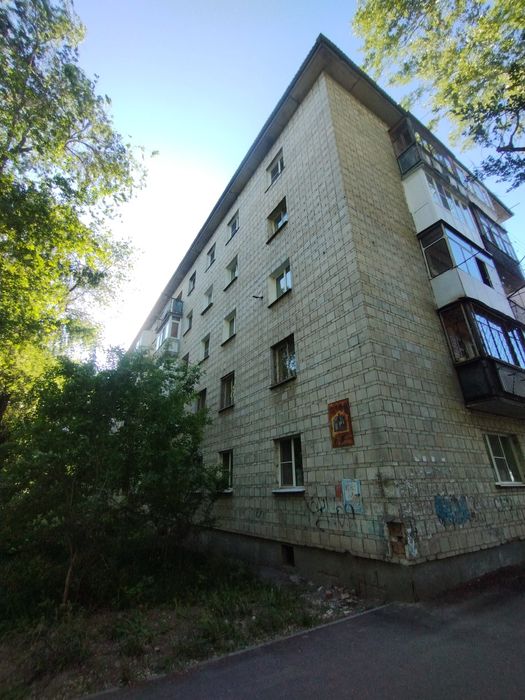 Продам полуторку возле магазина Жастар