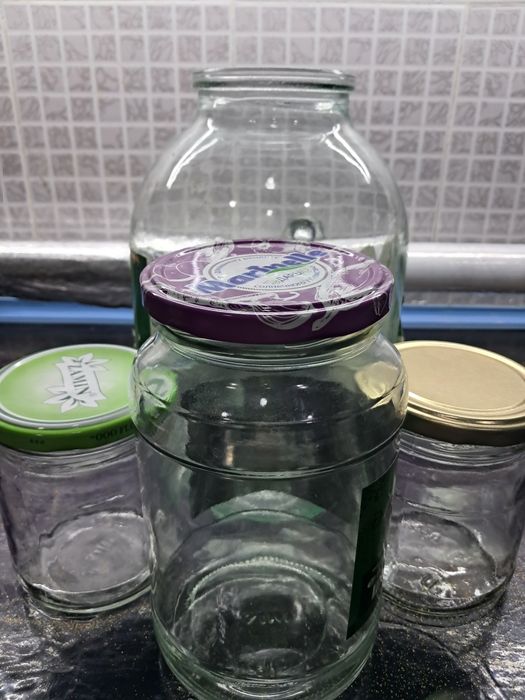 Продам банки,разные,много,недорого.