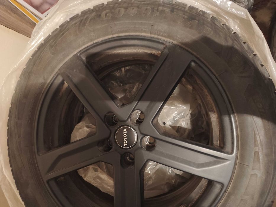 Джанти с гуми Toyota Rav4 225/60/18