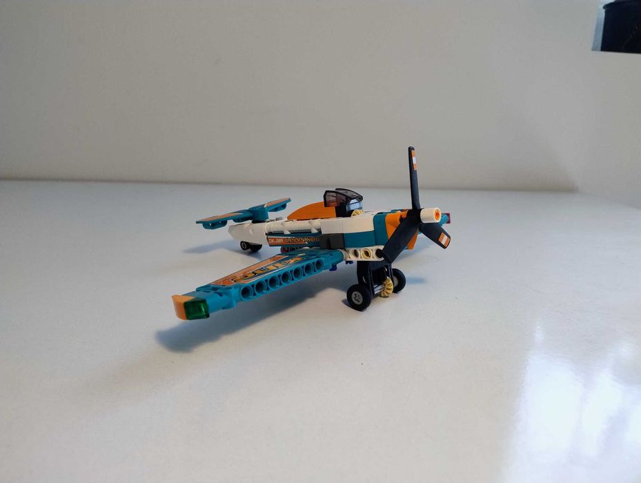 Lego Tehnic avion de acrobație