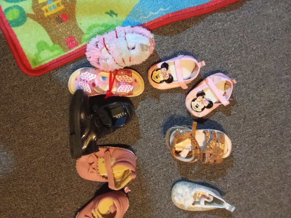 Papuci de copii diferite mărimi