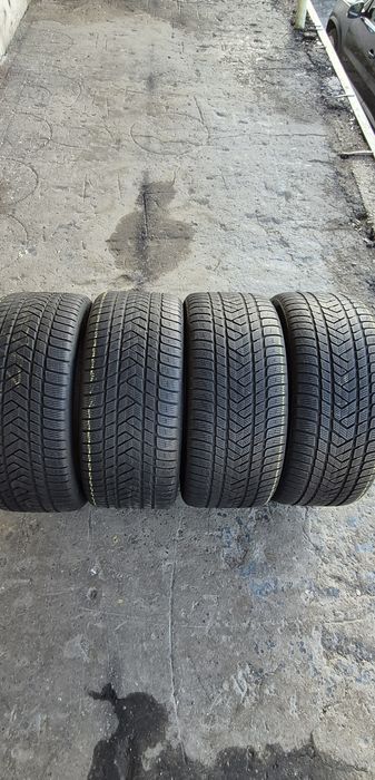 4 anvelope iarna Pirelli 295/40/21.Pretul este pe bucata.