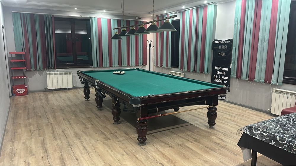 Бильярдные столы , диваны